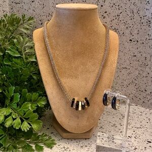 Black and gold tone necklace set
